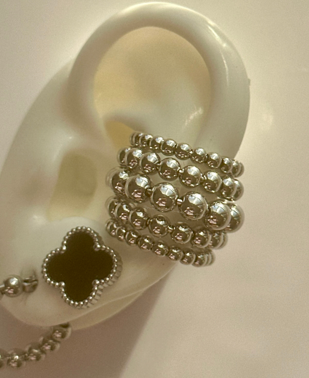 Earcuff de balines en plata