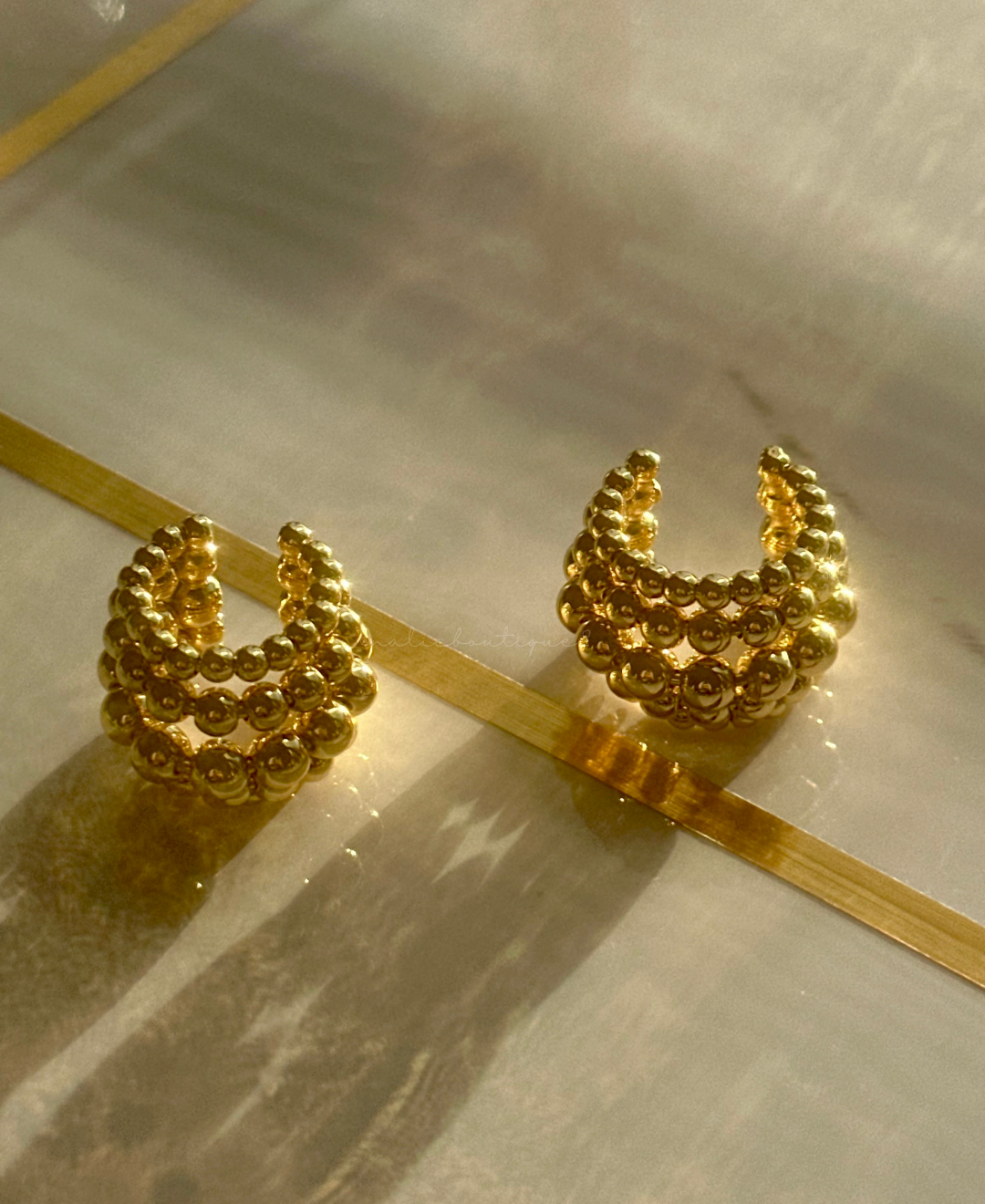 Earcuff de balines en oro