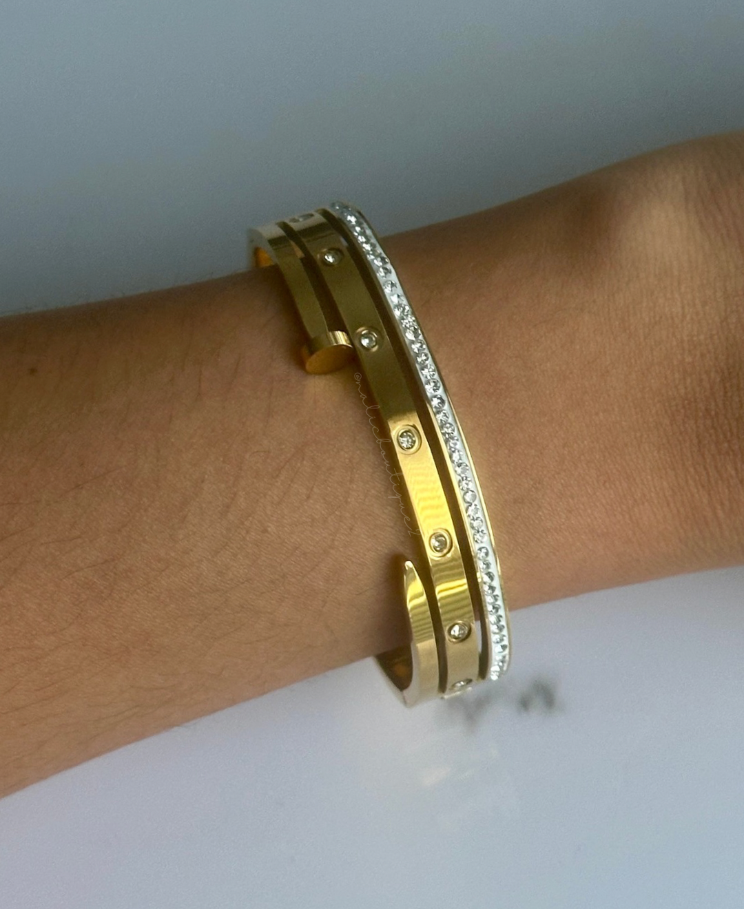 Bangle doble con tornillo