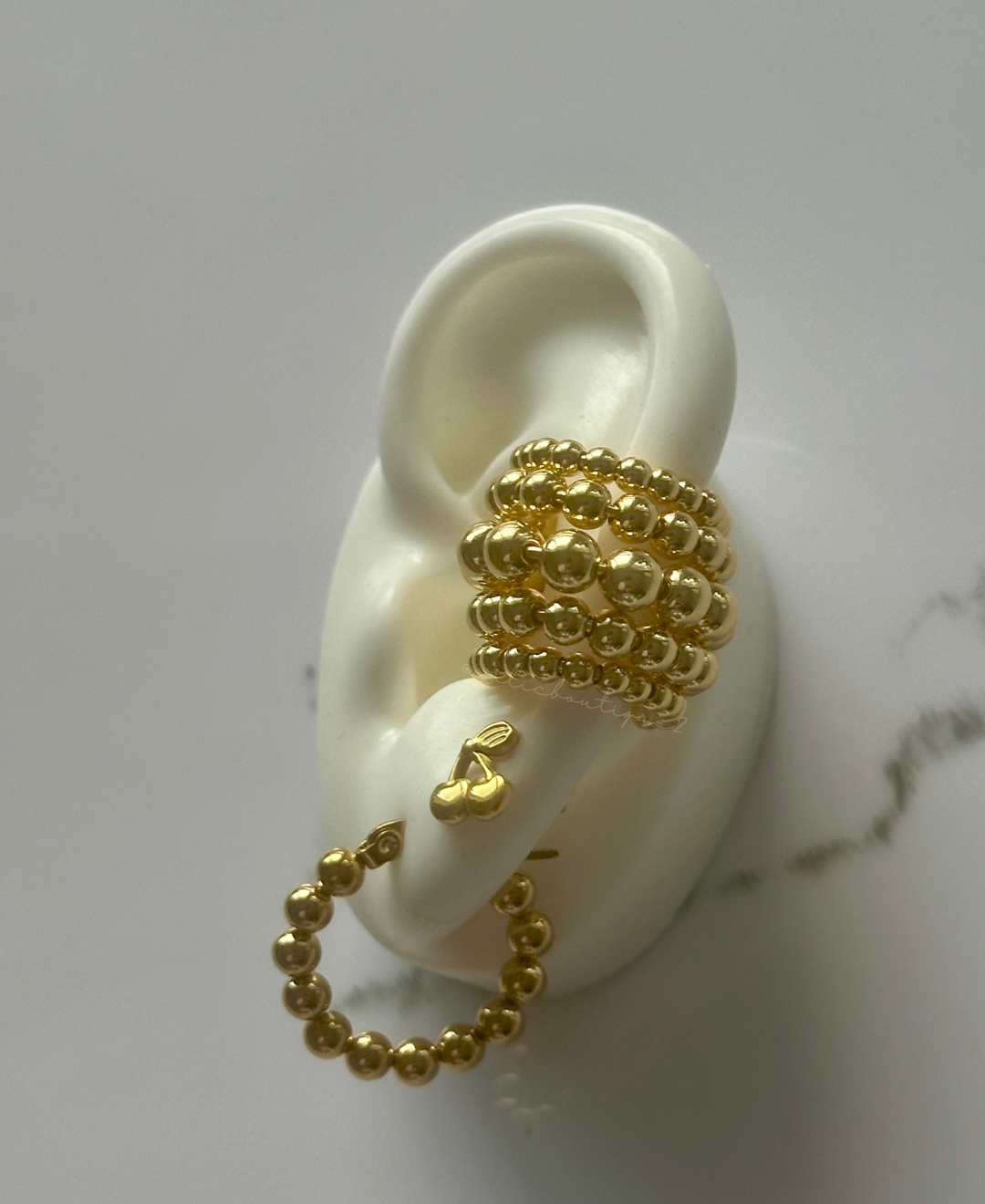 Earcuff de balines en oro